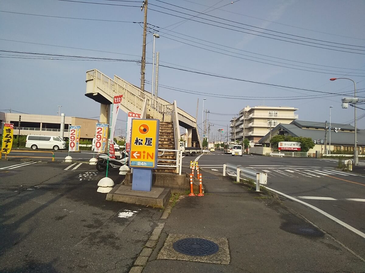 新田駅方面から西へ進むと見えてくる方角